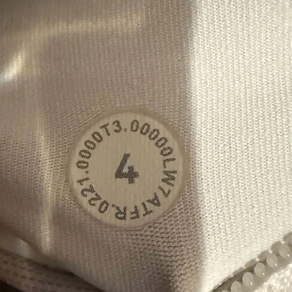 Lululemon Speed Up Short 2.5” White Run Shorts Swift Built-In Liner Size 4 - Picture 9 of 9